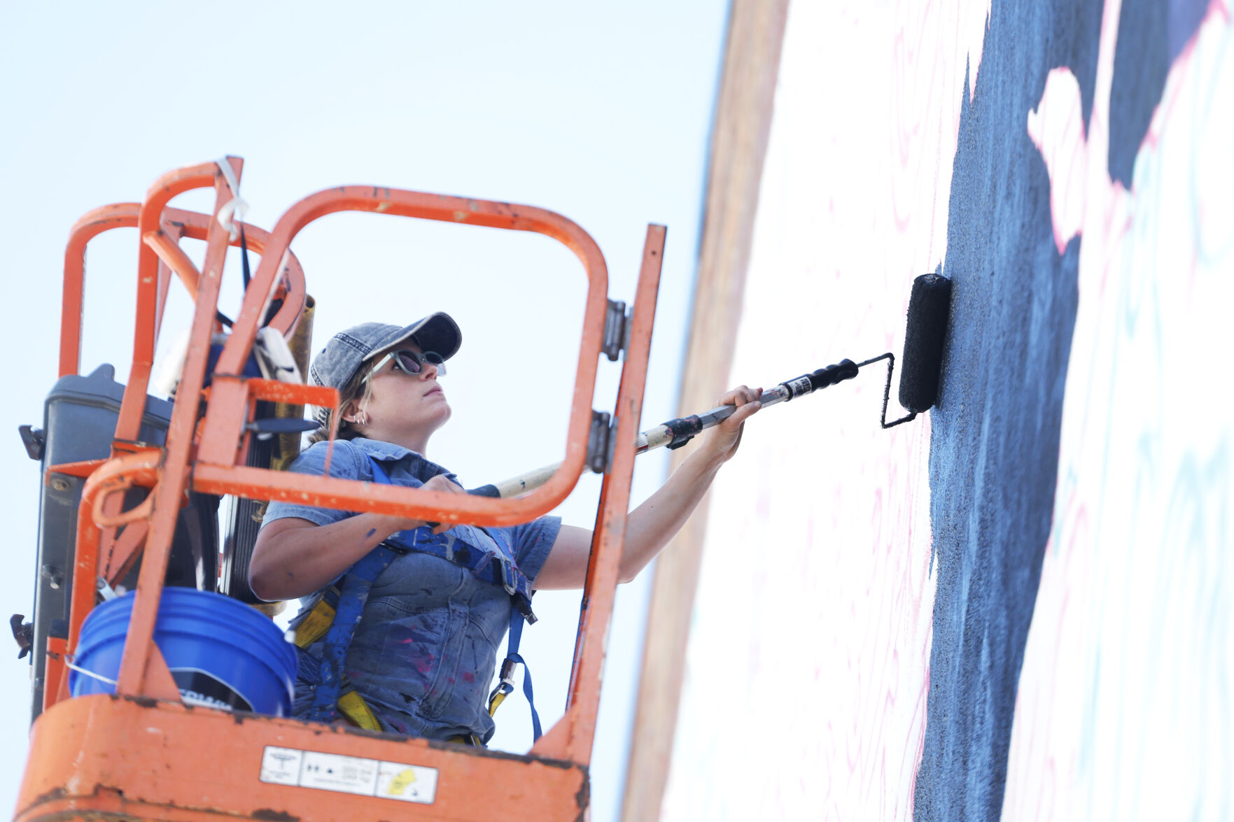 060624-qc-nws-rockislandmural.jpg